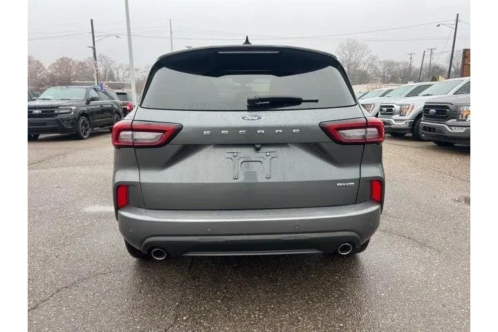 $23942 : Ford Escape 2023 AWD ST-Line image 5