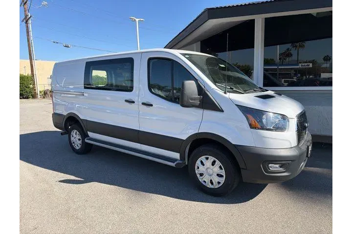 $32271 : Ford Transit 2024 250 3dr LW image 2