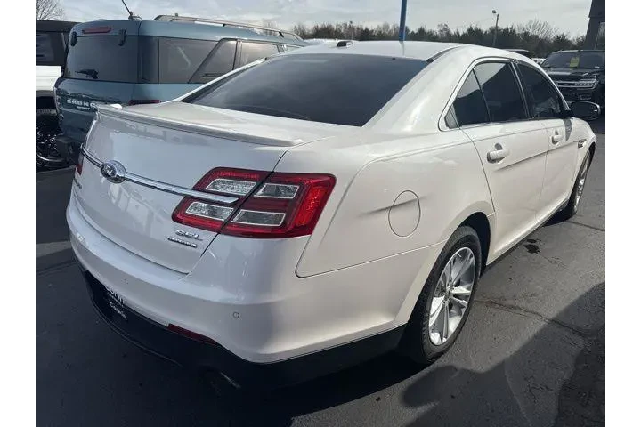 $9989 : Ford Taurus 2016 SEL 4dr Sed image 7