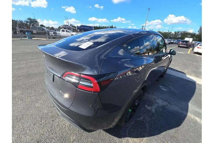 $29490 : Tesla Model Y 2023 AWD 4dr C image 4