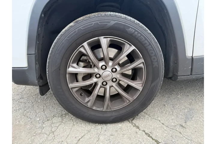 $14000 : Jeep Cherokee 2019 4x4 Latit image 9