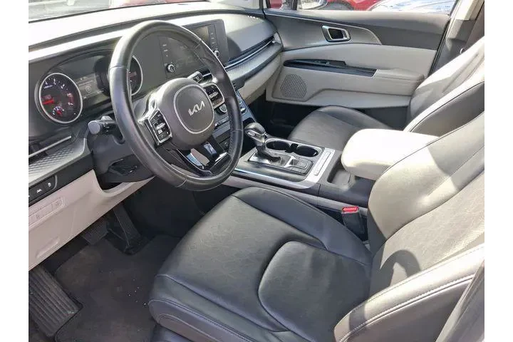 $19590 : Kia Carnival 2023 LX 4dr Min image 10