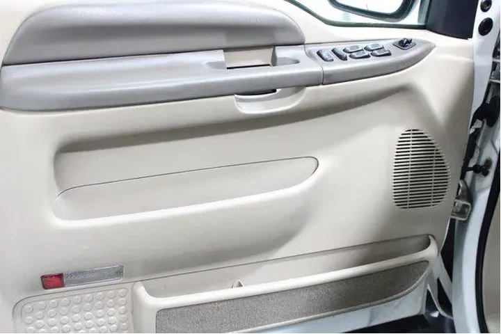 $11985 : Ford Excursion 2000 XLT 4dr image 2