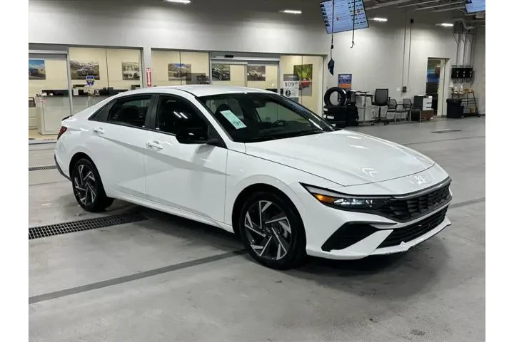 $29220 : Hyundai ELANTRA Hybrid 2025 image 10