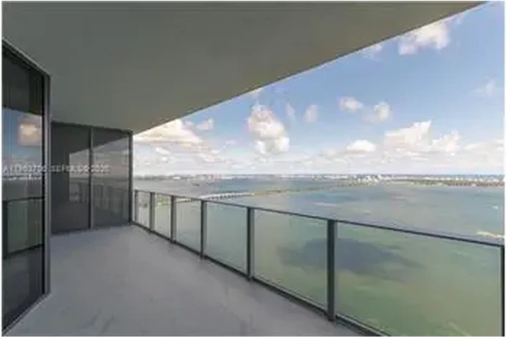 $10000 : Rental property with 3 bedro image 3