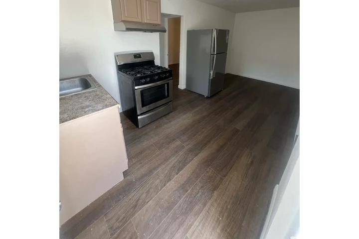 $1700 : Duplex South Gate image 3