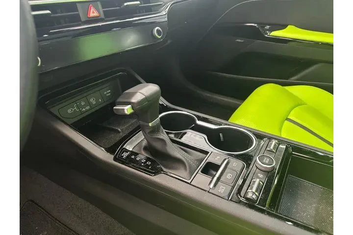 $34500 : Kia K5 2026 GT 4dr Sedan image 5