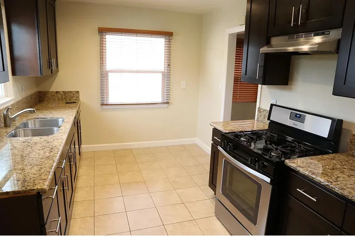 $800 : Beautiful Home...LAKEWOOD,CA image 6