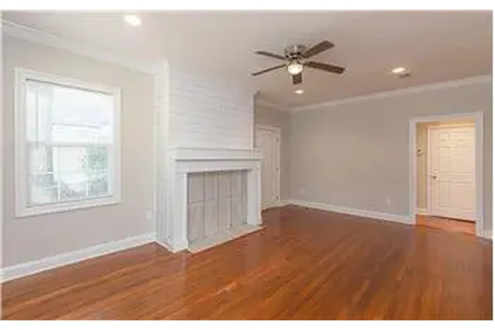 $850 : Rental property with 2 bedro image 5