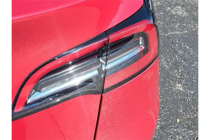 $23490 : Tesla Model Y 2022 AWD Long image 7