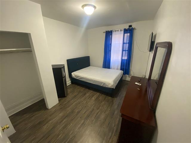 $200 : Rooms for rent Apt NY.451 image 6