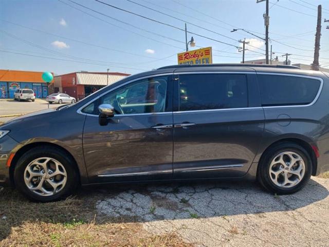 $22900 : 2022 Pacifica Limited image 2