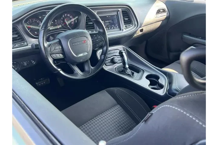 $23999 : Dodge Challenger 2021 SXT 2d image 4