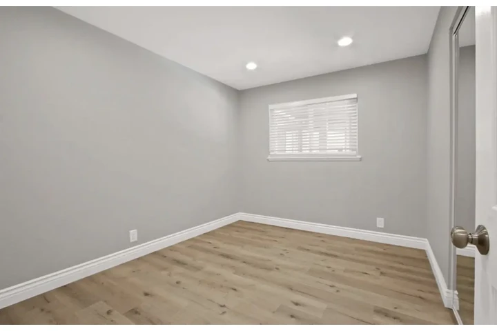 $1900 : Spacious 2 Bedrooms 2Bath Home image 5