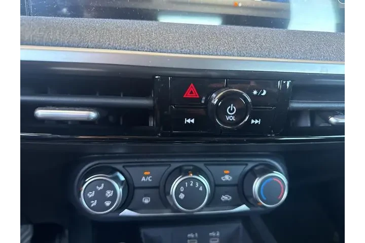 $20088 : Nissan Kicks 2025 SV 4dr Cro image 9