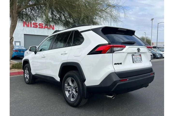 $27997 : Toyota RAV4 2022 XLE 4dr SUV image 4