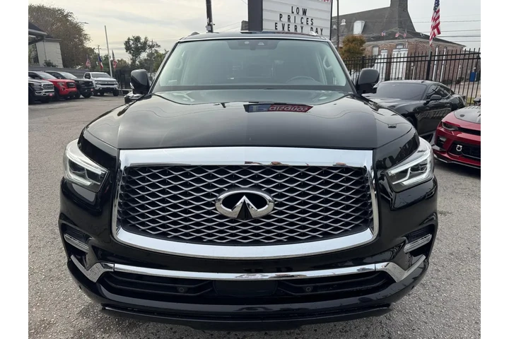 2023 QX80 LUXE image 2