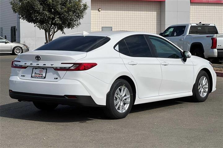 $32791 : Camry LE image 4