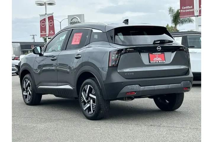 $23538 : Nissan Kicks 2026 SV 4dr Cro image 2