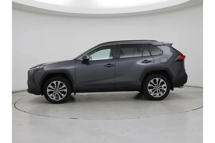 $31998 : Toyota RAV4 2022 AWD XLE Pre image 3