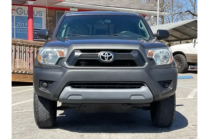 $18985 : Toyota Tacoma 2015 4x2 PreRu image 2