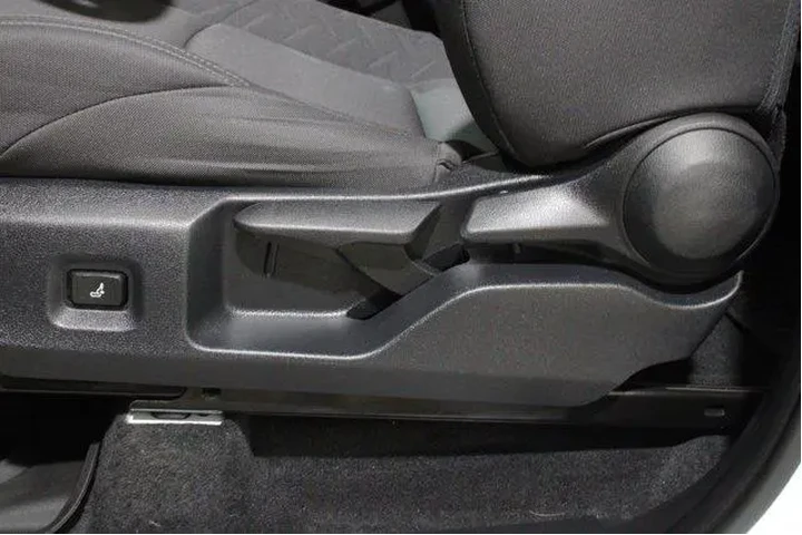 $39998 : Toyota Tacoma 2025 4x2 SR5 4 image 4