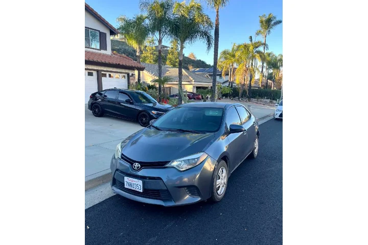 $5300 : 2015 Toyota Corolla Runs Great image 3