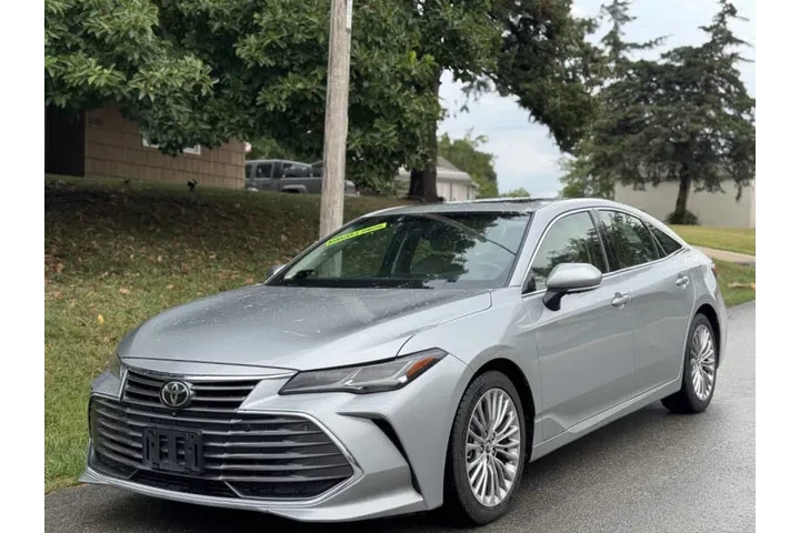 $21999 : 2019 Avalon Limited image 2