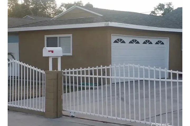 $1350 : Fully furnished 3-bedroom, 2-b image 1