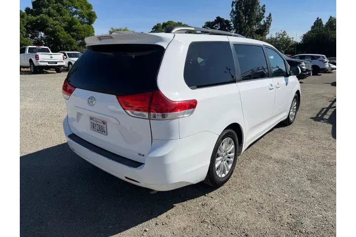 $13000 : Toyota Sienna 2013 XLE 7-Pas image 5