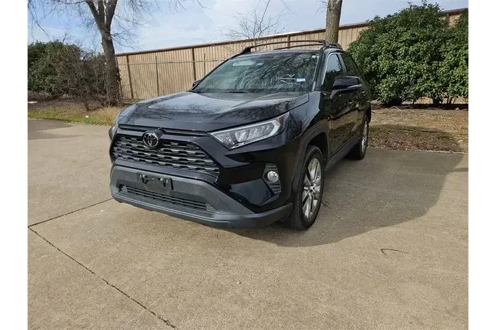 $23987 : Toyota RAV4 2021 XLE Premium image 1