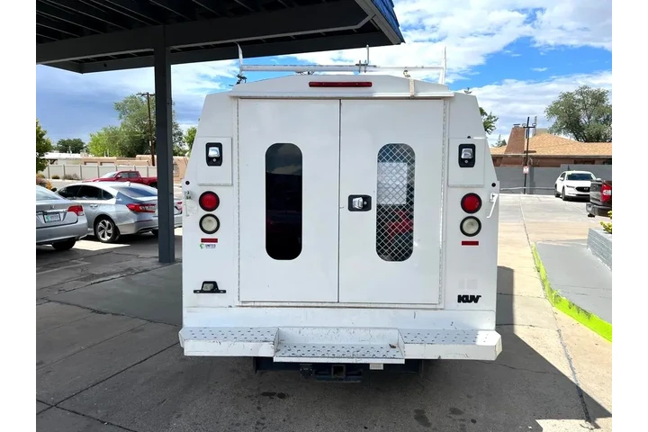 2015 Express G3500 139" image 6