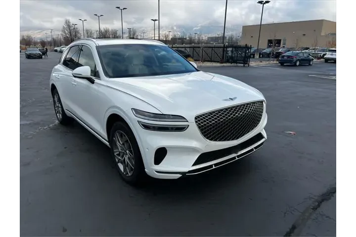 $37495 : Genesis GV70 2023 AWD 2.5T S image 2