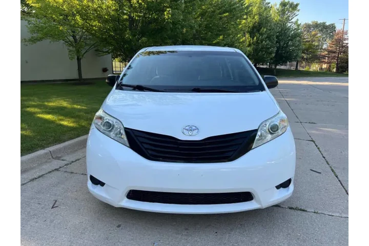 $9997 : 2015 Sienna L 7-Passenger image 10