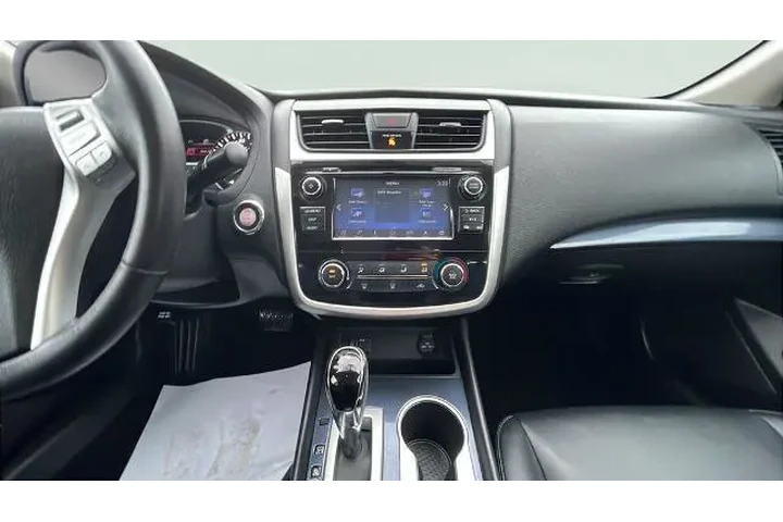 $12770 : Nissan Altima 2018 2.5 SR 4d image 10