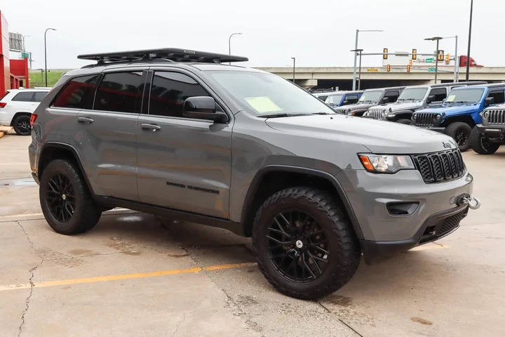 $24988 : 2020 Grand Cherokee Upland 4x4 image 4