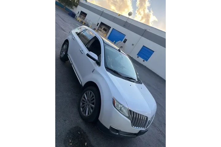 $5990 : Lincoln MKX 2011 4dr SUV image 2