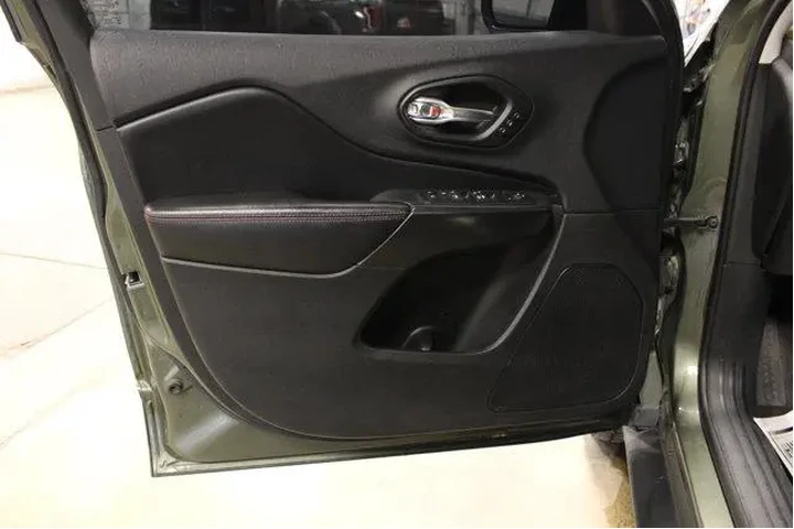 $24495 : Jeep Cherokee 2019 4x4 Trail image 7