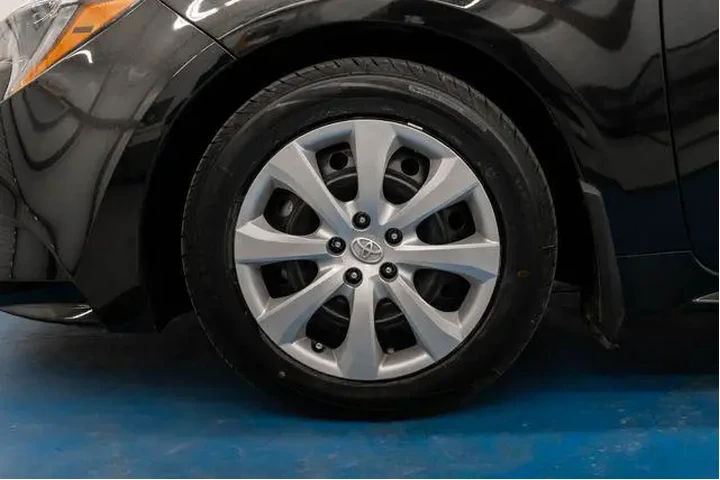 $24120 : Toyota Corolla 2025 LE 4dr S image 2