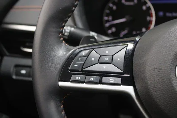 $20996 : Nissan Altima 2021 2.5 SR 4d image 9