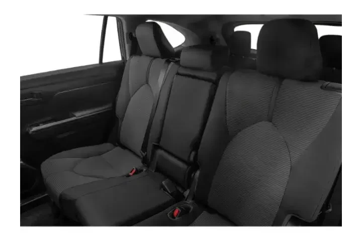 $30993 : Toyota Highlander 2022 LE 4d image 6