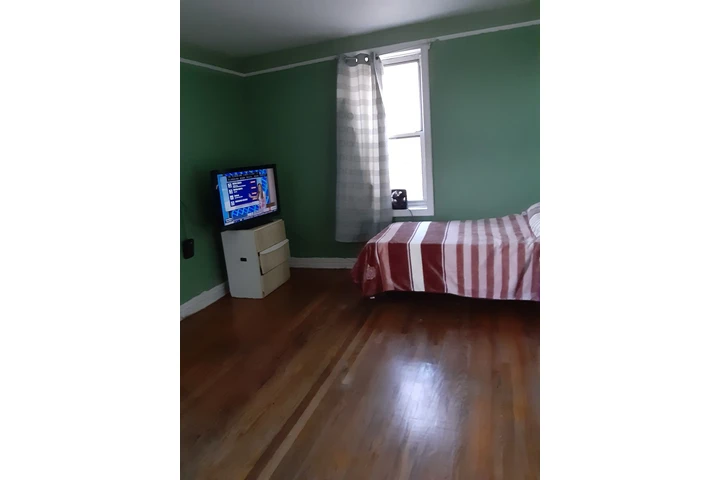 $800 : Rento un cuarto en elmhurst ny image 2