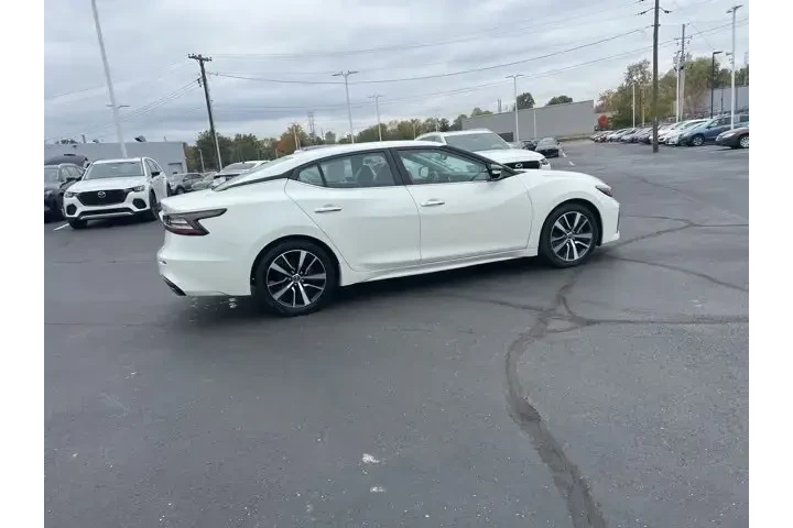 $23980 : Nissan Maxima 2023 3.5 SV 4d image 6
