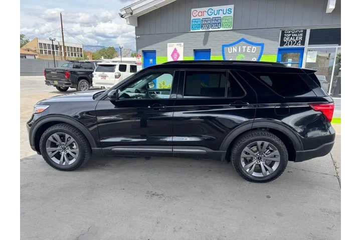 2022 Explorer XLT AWD image 8