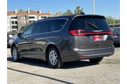 $22033 : Chrysler Pacifica 2023 Touri thumbnail