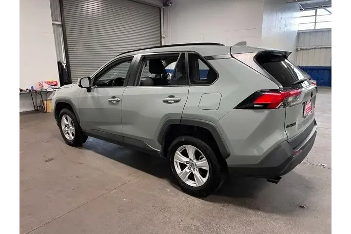 $23784 : Toyota RAV4 2021 XLE 4dr SUV image 5