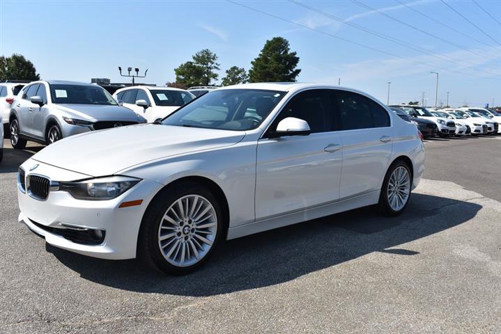 2013 BMW 3 Series 328i image 1