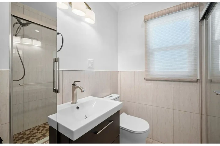 $2500 : 3Bed/2Bath in Huntington Park image 9