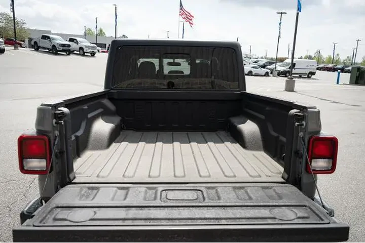 $32987 : Jeep Gladiator 2021 4x4 Spor image 9