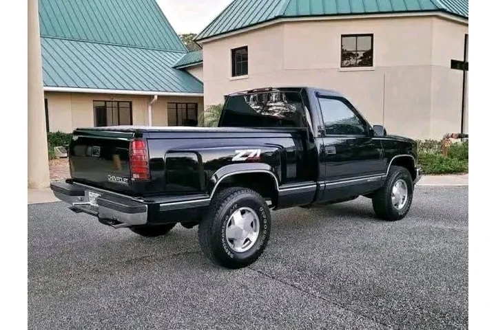 $2500 : Very nice truck and runs well image 7